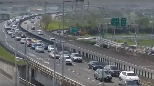《時事》沒人敢拖就怕賠不起！「超跑條款」來真的　國道拖救擬加價